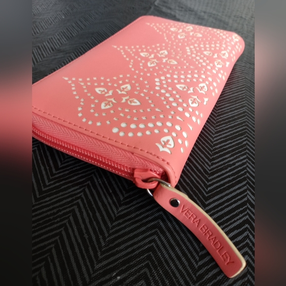 Vera Bradley Paisley cutout design Faux Leather Wallet Zip Around - Picture 4 of 6